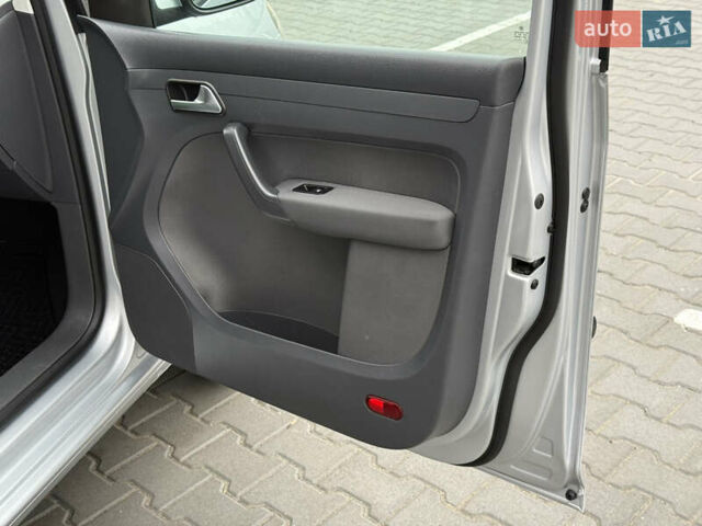 Серый Фольксваген Кадди, объемом двигателя 1.6 л и пробегом 224 тыс. км за 12700 $, фото 36 на Automoto.ua