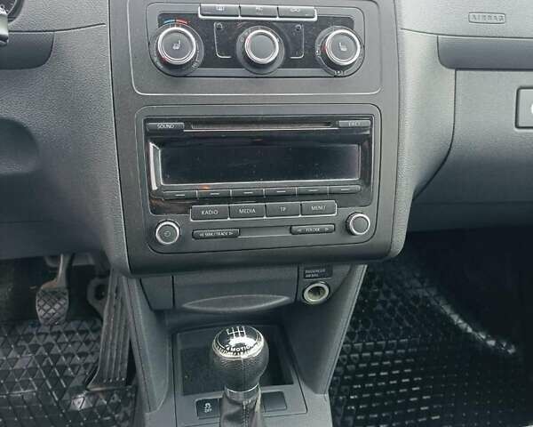 Сірий Фольксваген Кадді, об'ємом двигуна 2 л та пробігом 177 тис. км за 11300 $, фото 11 на Automoto.ua