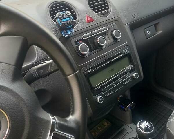 Сірий Фольксваген Кадді, об'ємом двигуна 1.6 л та пробігом 240 тис. км за 11400 $, фото 6 на Automoto.ua