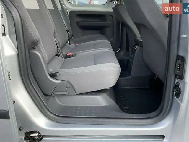 Серый Фольксваген Кадди, объемом двигателя 1.6 л и пробегом 317 тыс. км за 10800 $, фото 10 на Automoto.ua