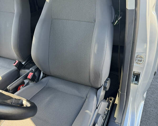 Серый Фольксваген Кадди, объемом двигателя 1.6 л и пробегом 278 тыс. км за 10950 $, фото 11 на Automoto.ua