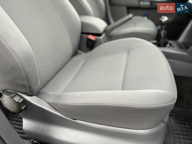 Серый Фольксваген Кадди, объемом двигателя 1.6 л и пробегом 224 тыс. км за 12700 $, фото 42 на Automoto.ua