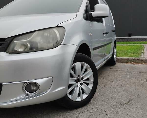 Сірий Фольксваген Кадді, об'ємом двигуна 1.6 л та пробігом 388 тис. км за 10800 $, фото 5 на Automoto.ua