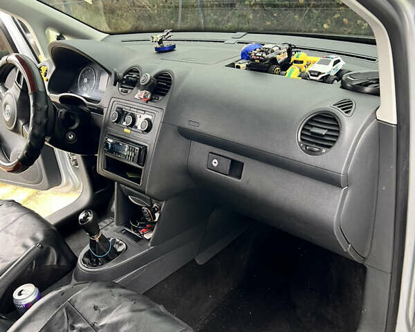 Серый Фольксваген Кадди, объемом двигателя 1.2 л и пробегом 241 тыс. км за 7100 $, фото 10 на Automoto.ua