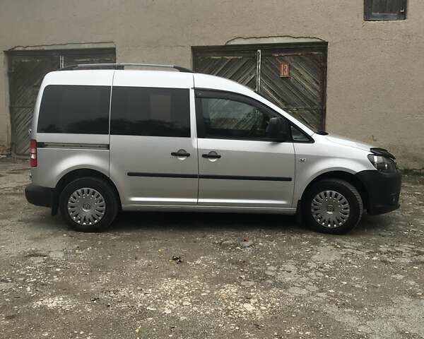 Серый Фольксваген Кадди, объемом двигателя 1.6 л и пробегом 325 тыс. км за 9800 $, фото 2 на Automoto.ua