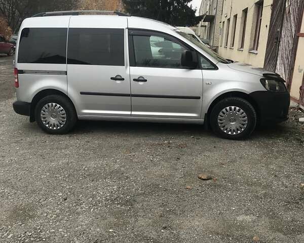 Серый Фольксваген Кадди, объемом двигателя 1.6 л и пробегом 325 тыс. км за 9800 $, фото 7 на Automoto.ua