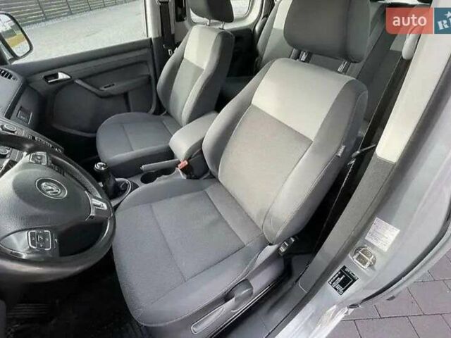 Серый Фольксваген Кадди, объемом двигателя 1.6 л и пробегом 317 тыс. км за 10800 $, фото 27 на Automoto.ua