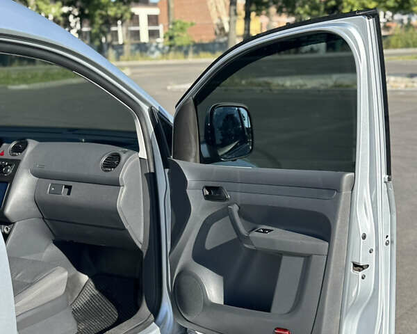 Серый Фольксваген Кадди, объемом двигателя 1.6 л и пробегом 278 тыс. км за 10950 $, фото 13 на Automoto.ua