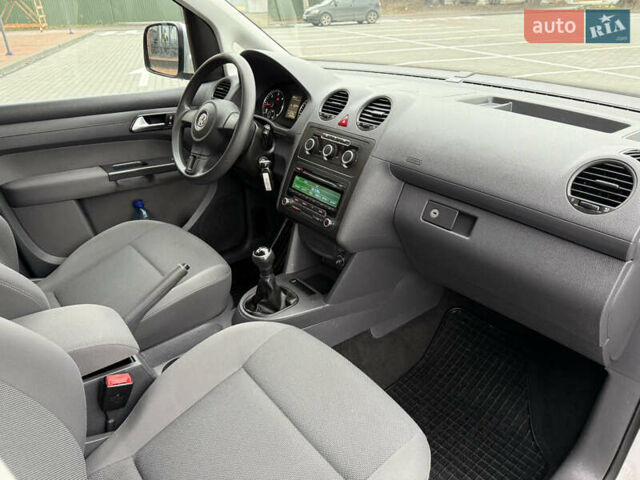 Серый Фольксваген Кадди, объемом двигателя 1.6 л и пробегом 224 тыс. км за 12700 $, фото 35 на Automoto.ua