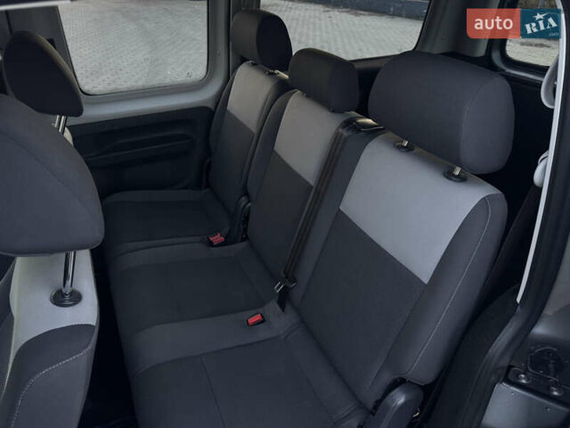 Серый Фольксваген Кадди, объемом двигателя 2 л и пробегом 260 тыс. км за 11900 $, фото 16 на Automoto.ua