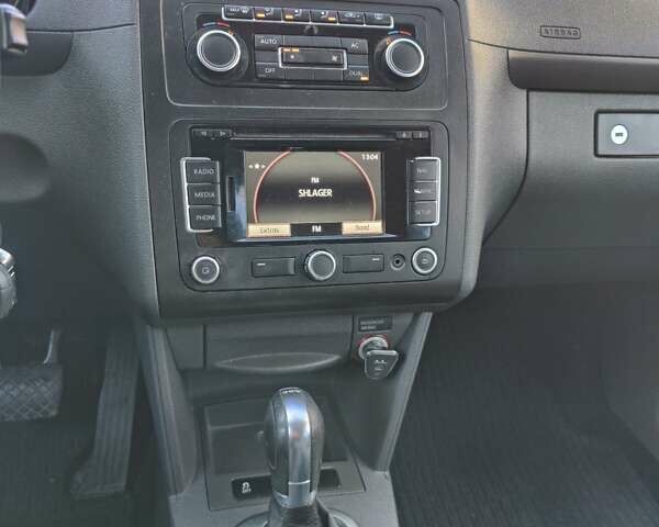 Серый Фольксваген Кадди, объемом двигателя 1.6 л и пробегом 293 тыс. км за 12600 $, фото 35 на Automoto.ua