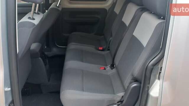 Серый Фольксваген Кадди, объемом двигателя 1.6 л и пробегом 235 тыс. км за 10900 $, фото 6 на Automoto.ua