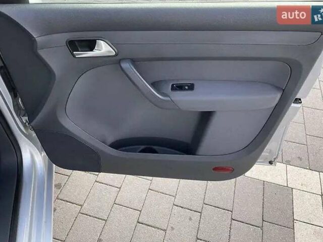 Серый Фольксваген Кадди, объемом двигателя 1.6 л и пробегом 317 тыс. км за 10800 $, фото 7 на Automoto.ua