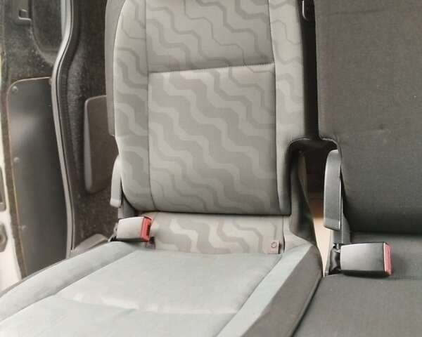 Сірий Фольксваген Кадді, об'ємом двигуна 1.6 л та пробігом 388 тис. км за 10800 $, фото 14 на Automoto.ua