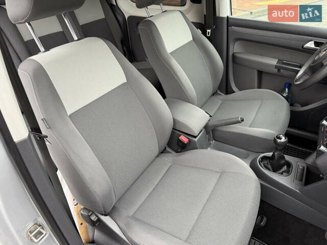 Серый Фольксваген Кадди, объемом двигателя 1.6 л и пробегом 224 тыс. км за 12700 $, фото 43 на Automoto.ua