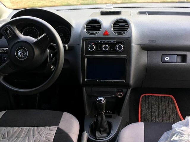 Серый Фольксваген Кадди, объемом двигателя 1.2 л и пробегом 310 тыс. км за 6000 $, фото 6 на Automoto.ua