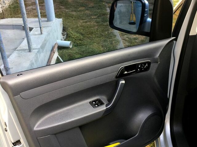 Серый Фольксваген Кадди, объемом двигателя 1.2 л и пробегом 310 тыс. км за 6000 $, фото 7 на Automoto.ua