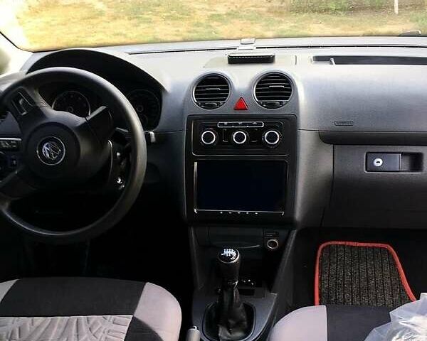 Серый Фольксваген Кадди, объемом двигателя 1.2 л и пробегом 310 тыс. км за 6000 $, фото 6 на Automoto.ua