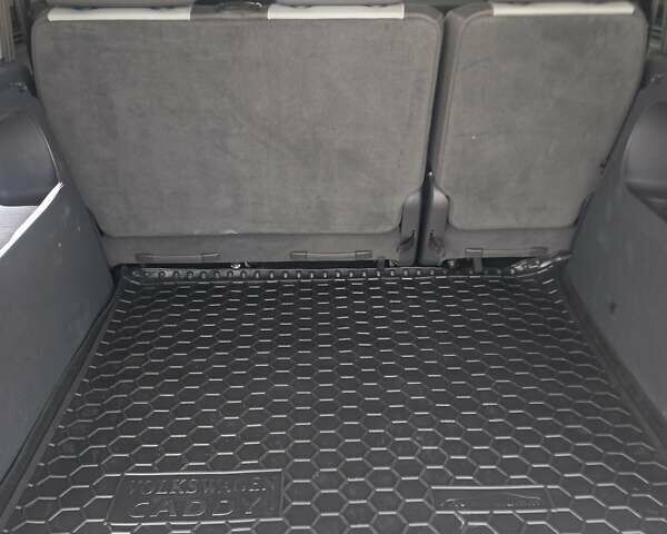 Сірий Фольксваген Кадді, об'ємом двигуна 1.6 л та пробігом 240 тис. км за 11400 $, фото 11 на Automoto.ua