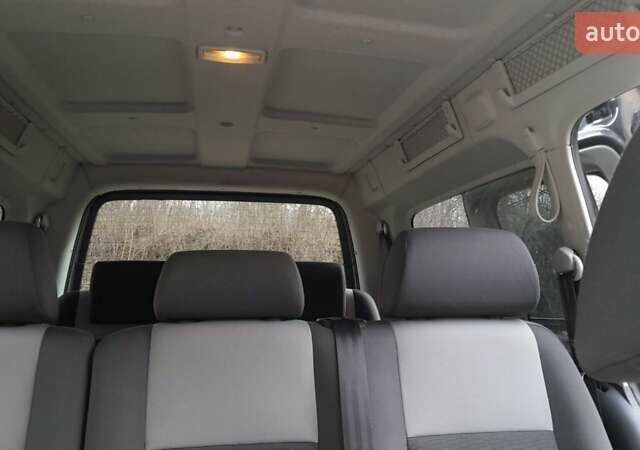 Серый Фольксваген Кадди, объемом двигателя 1.6 л и пробегом 255 тыс. км за 10000 $, фото 5 на Automoto.ua