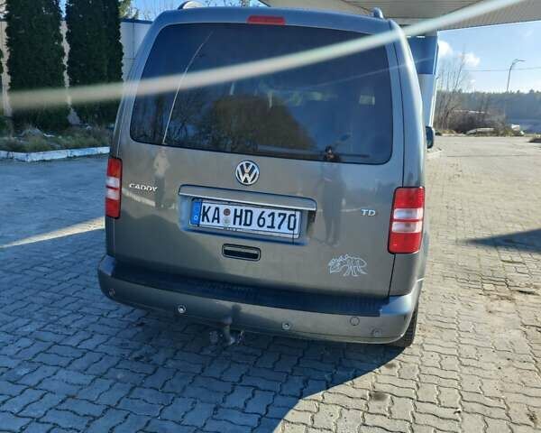 Серый Фольксваген Кадди, объемом двигателя 1.6 л и пробегом 293 тыс. км за 12600 $, фото 2 на Automoto.ua