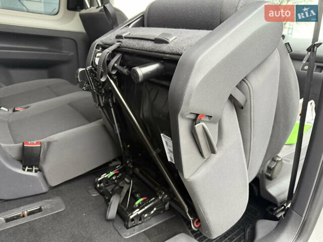 Серый Фольксваген Кадди, объемом двигателя 1.6 л и пробегом 224 тыс. км за 12700 $, фото 52 на Automoto.ua