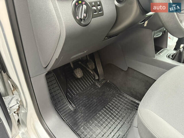 Серый Фольксваген Кадди, объемом двигателя 1.6 л и пробегом 224 тыс. км за 12700 $, фото 56 на Automoto.ua