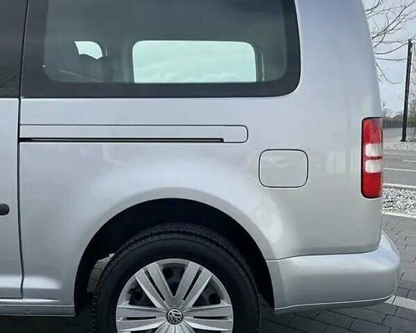 Серый Фольксваген Кадди, объемом двигателя 1.6 л и пробегом 317 тыс. км за 10800 $, фото 2 на Automoto.ua