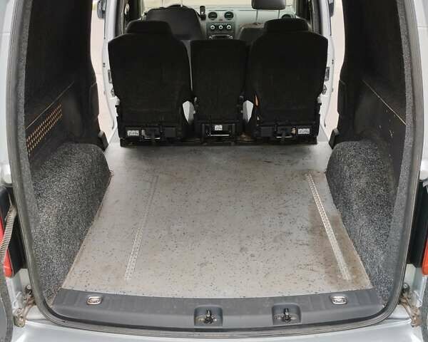 Сірий Фольксваген Кадді, об'ємом двигуна 1.6 л та пробігом 388 тис. км за 10800 $, фото 11 на Automoto.ua