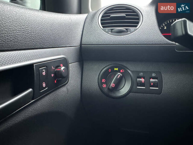 Серый Фольксваген Кадди, объемом двигателя 2 л и пробегом 219 тыс. км за 9800 $, фото 24 на Automoto.ua