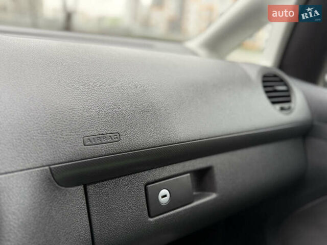 Серый Фольксваген Кадди, объемом двигателя 1.6 л и пробегом 224 тыс. км за 12700 $, фото 83 на Automoto.ua