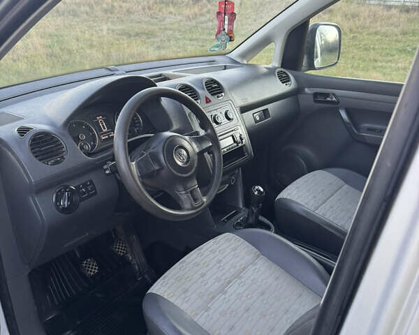 Серый Фольксваген Кадди, объемом двигателя 1.6 л и пробегом 282 тыс. км за 6700 $, фото 6 на Automoto.ua