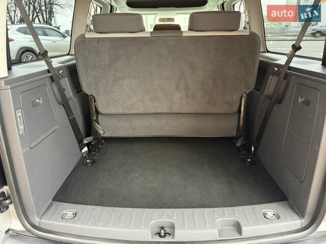 Серый Фольксваген Кадди, объемом двигателя 1.6 л и пробегом 224 тыс. км за 12700 $, фото 64 на Automoto.ua