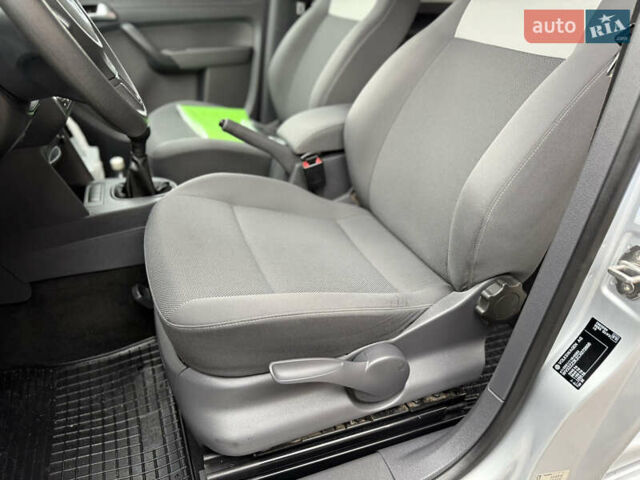 Серый Фольксваген Кадди, объемом двигателя 1.6 л и пробегом 224 тыс. км за 12700 $, фото 59 на Automoto.ua