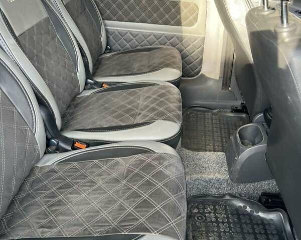 Сірий Фольксваген Кадді, об'ємом двигуна 1.6 л та пробігом 248 тис. км за 9200 $, фото 9 на Automoto.ua