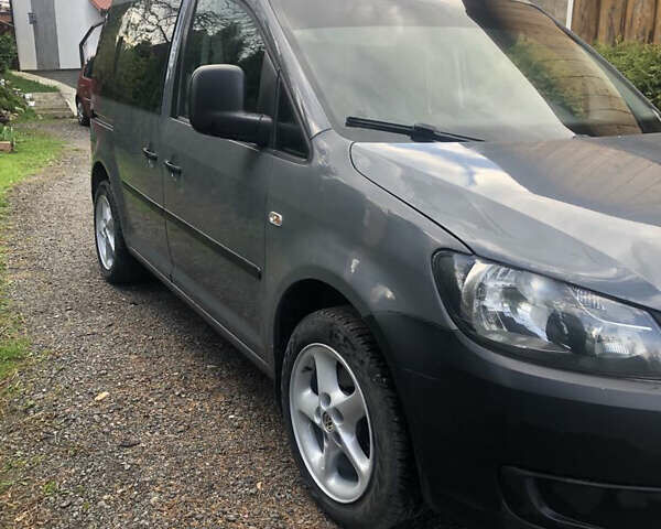 Сірий Фольксваген Кадді, об'ємом двигуна 1.6 л та пробігом 247 тис. км за 7900 $, фото 4 на Automoto.ua