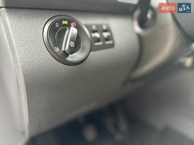 Серый Фольксваген Кадди, объемом двигателя 1.6 л и пробегом 224 тыс. км за 12700 $, фото 55 на Automoto.ua