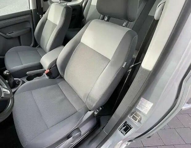 Серый Фольксваген Кадди, объемом двигателя 1.6 л и пробегом 317 тыс. км за 10800 $, фото 5 на Automoto.ua