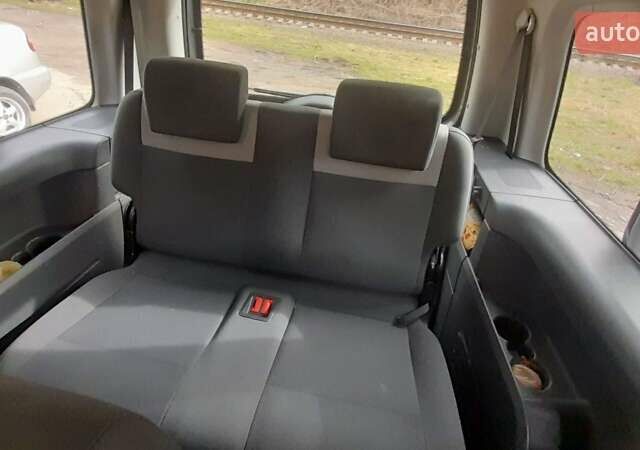 Серый Фольксваген Кадди, объемом двигателя 1.6 л и пробегом 255 тыс. км за 10000 $, фото 6 на Automoto.ua