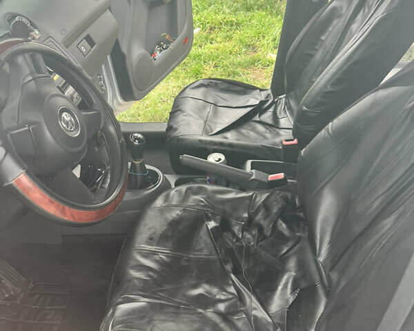 Серый Фольксваген Кадди, объемом двигателя 1.2 л и пробегом 241 тыс. км за 7100 $, фото 3 на Automoto.ua