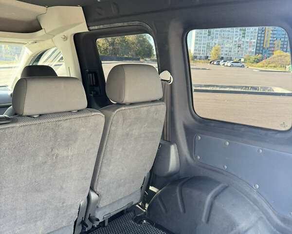 Серый Фольксваген Кадди, объемом двигателя 1.6 л и пробегом 278 тыс. км за 10950 $, фото 20 на Automoto.ua