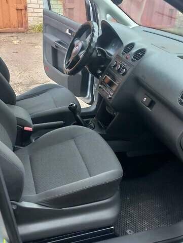 Серый Фольксваген Кадди, объемом двигателя 1.6 л и пробегом 235 тыс. км за 10900 $, фото 3 на Automoto.ua