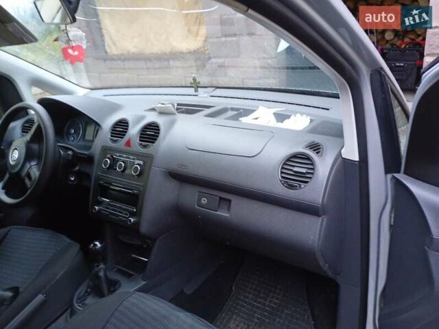 Серый Фольксваген Кадди, объемом двигателя 1.6 л и пробегом 221 тыс. км за 7400 $, фото 6 на Automoto.ua