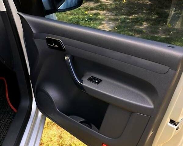 Серый Фольксваген Кадди, объемом двигателя 1.2 л и пробегом 310 тыс. км за 6000 $, фото 3 на Automoto.ua