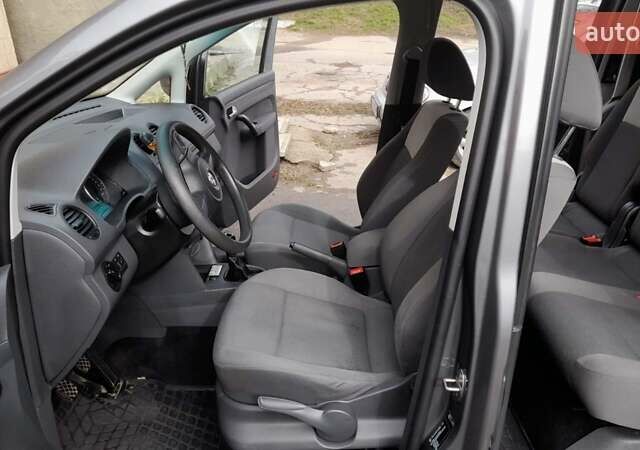 Серый Фольксваген Кадди, объемом двигателя 1.6 л и пробегом 255 тыс. км за 10000 $, фото 8 на Automoto.ua