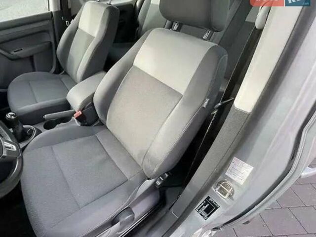 Серый Фольксваген Кадди, объемом двигателя 1.6 л и пробегом 317 тыс. км за 10800 $, фото 17 на Automoto.ua