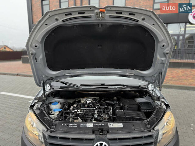 Серый Фольксваген Кадди, объемом двигателя 1.6 л и пробегом 224 тыс. км за 12700 $, фото 93 на Automoto.ua