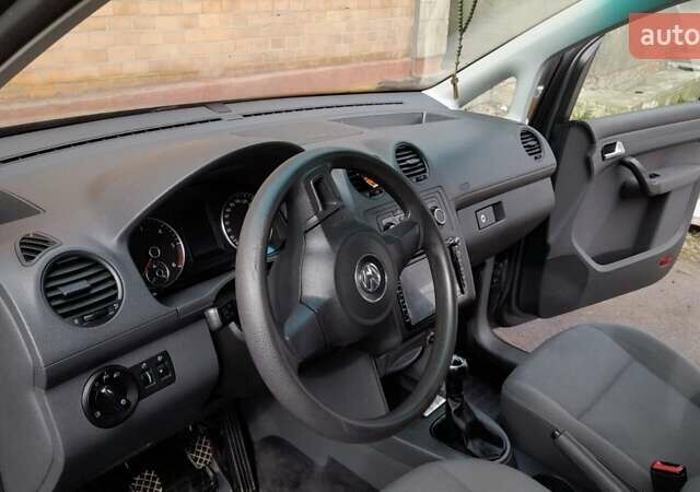 Серый Фольксваген Кадди, объемом двигателя 1.6 л и пробегом 255 тыс. км за 10000 $, фото 7 на Automoto.ua