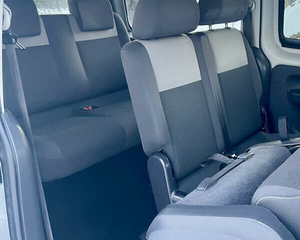 Серый Фольксваген Кадди, объемом двигателя 1.6 л и пробегом 243 тыс. км за 11850 $, фото 25 на Automoto.ua