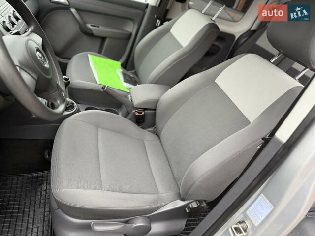 Серый Фольксваген Кадди, объемом двигателя 1.6 л и пробегом 224 тыс. км за 12700 $, фото 60 на Automoto.ua